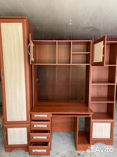 Стол с надстройкой и двумя пеналами (комплект)