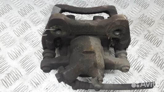 Суппорт тормозной задний правый land rover discove