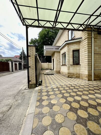 Дом 313 м² на участке 9 сот.