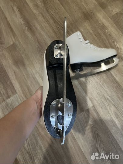 Коньки фигурные детские 35 размер