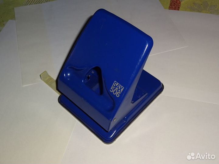 Дырокол для бумаги SAX506