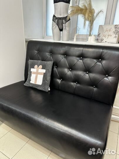 Кожаный диван