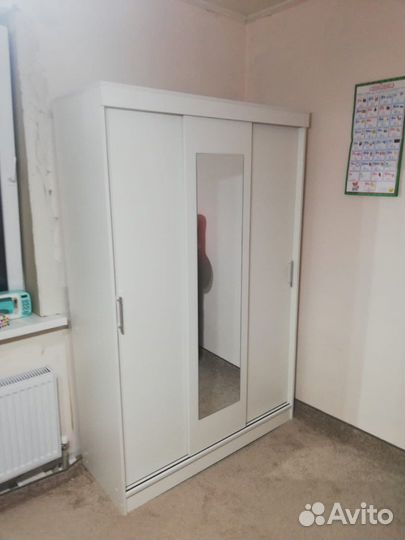 Шкаф с зеркалом