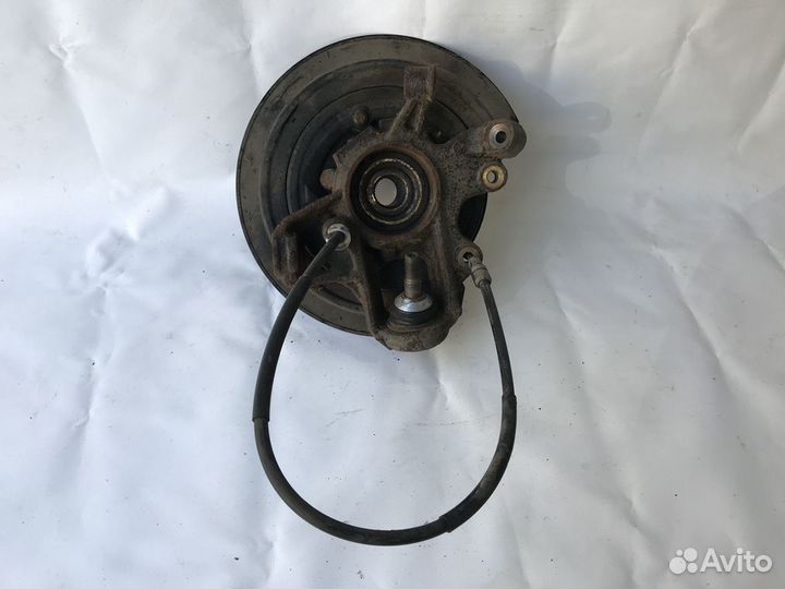 Кулак задний левый Jeep Grand Cherokee WK2