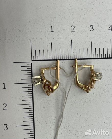 Серьги с синтетическим камнем Золото