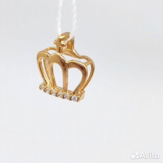 Золотая подвеска с камнем