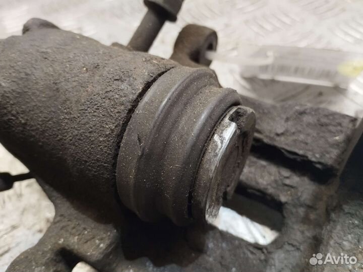 Суппорт задний левый Volkswagen Sharan 95-00