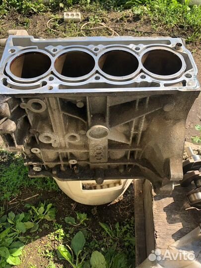 Блок двигателя с коленвалом и маслянным насосом