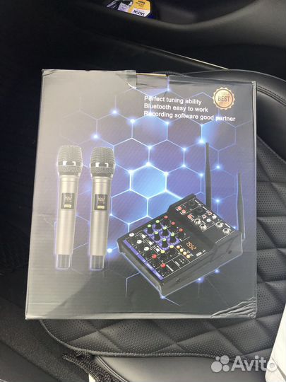 Микшерный пульт с радиомикрофонами