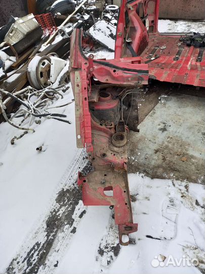 Передняя правая четверть VW Sharan