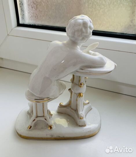 Статуэтка Юный А.С.Пушкин,перо есть,лфз,1960