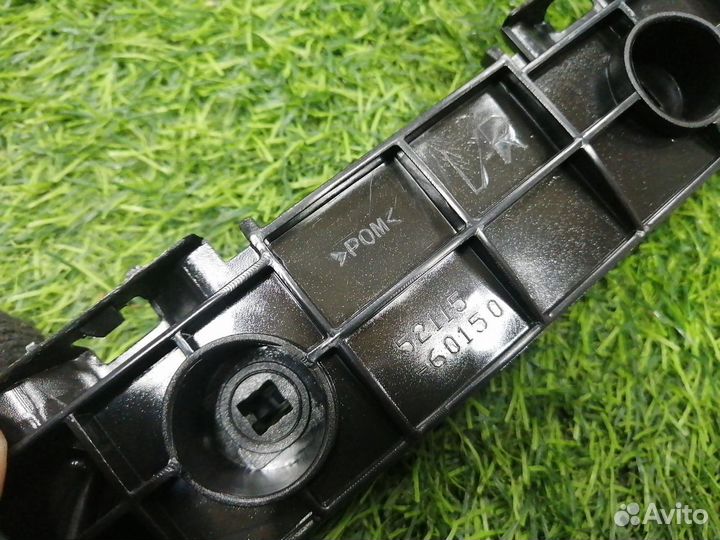 Крепление бампера переднее правое Lexus Lx570