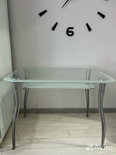 Кухонный стол стеклянный