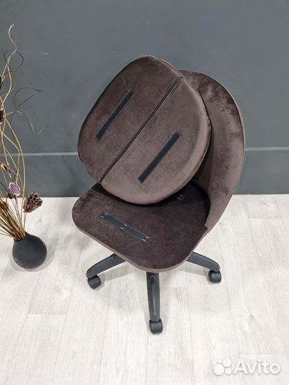 Стул для мастера маникюра