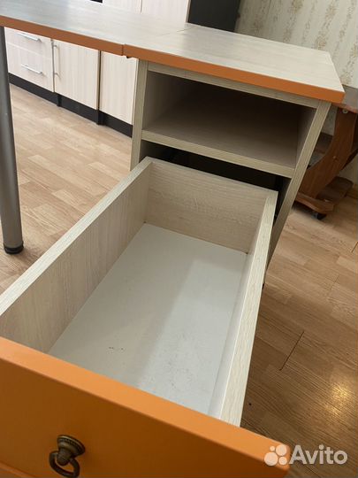 Стол для маникюра складной