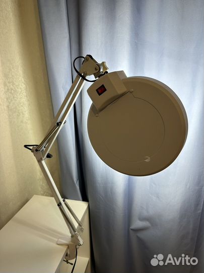 Косметологическая лампа лупа