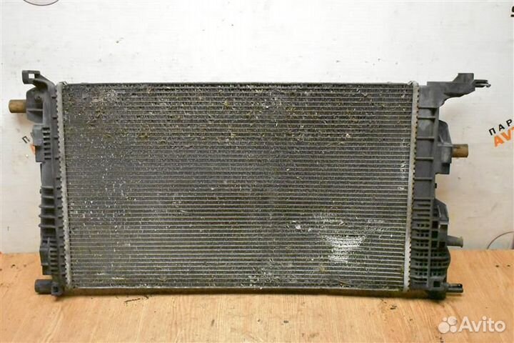 Радиатор охлаждения Renault Megane 3 хетчбек 5Д