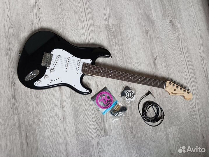 Электрогитара Fender Squier Stratocaster Черная