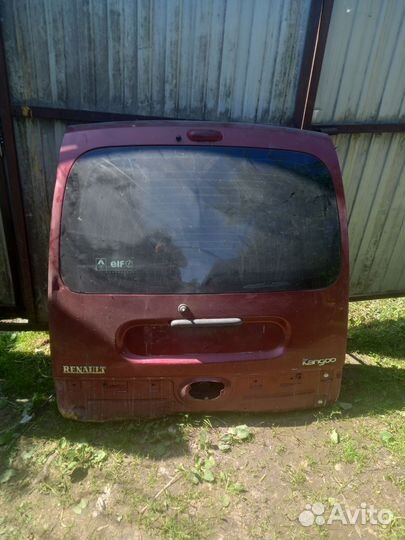 Стекло заднее глухое Рено Кангу левое