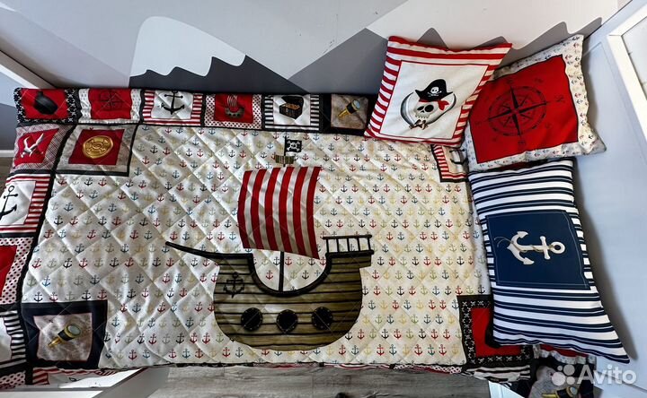 Покрывало детское и 3 подушки в пиратском стиле