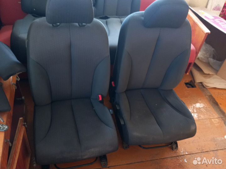 Салон на nissan tiida седан