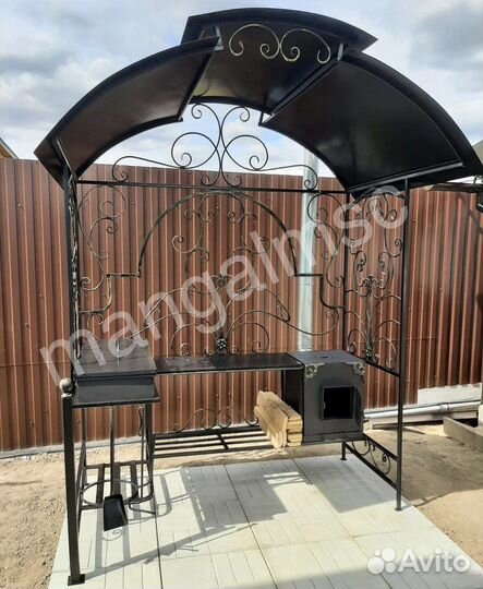 Мангал с крышей