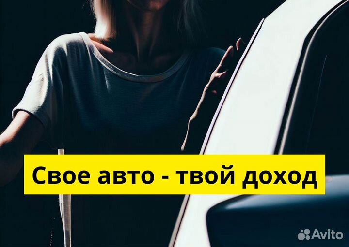 Водитель на своём легковом автомобиле Taxi