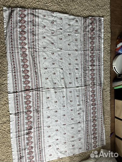 Большая скатерть с вышивкой