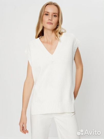 Жилет новый белого цвета zarina