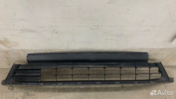 Решетка в бампер передняя Toyota Rav4 XA40 2015