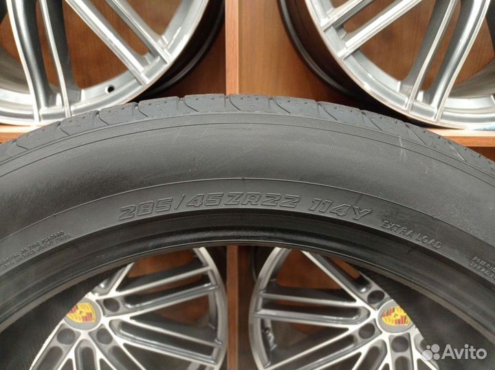Yokohama Advan Sport V107 285/45 R22 и 325/40 R22 114Y