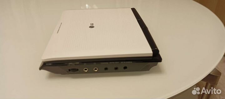 Портативный DVD плеер LG DP272B