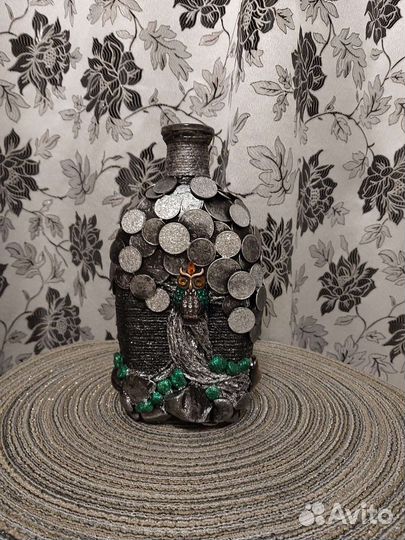 Бутылочка из монет