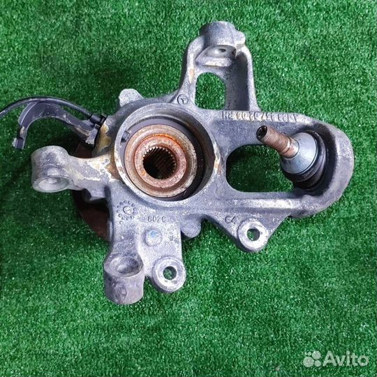 Кулак задний правый Mercedes-Benz Gle-Class W166