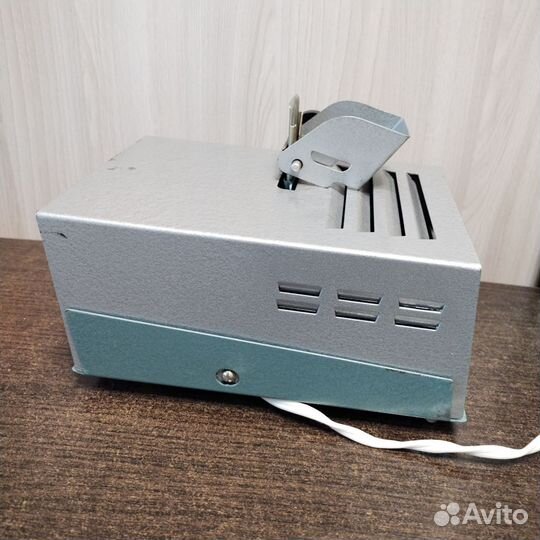 Фильмоскоп из СССР с диафильмами для детей