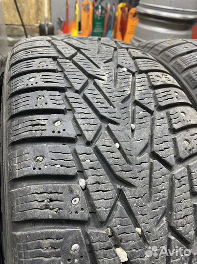 Nokian Tyres Hakkapeliitta 7 SUV 215/60 R17