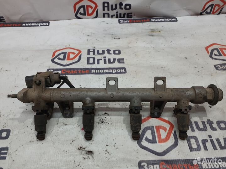 Kia Cerato 1 1.6 топливная рампа с форсунками