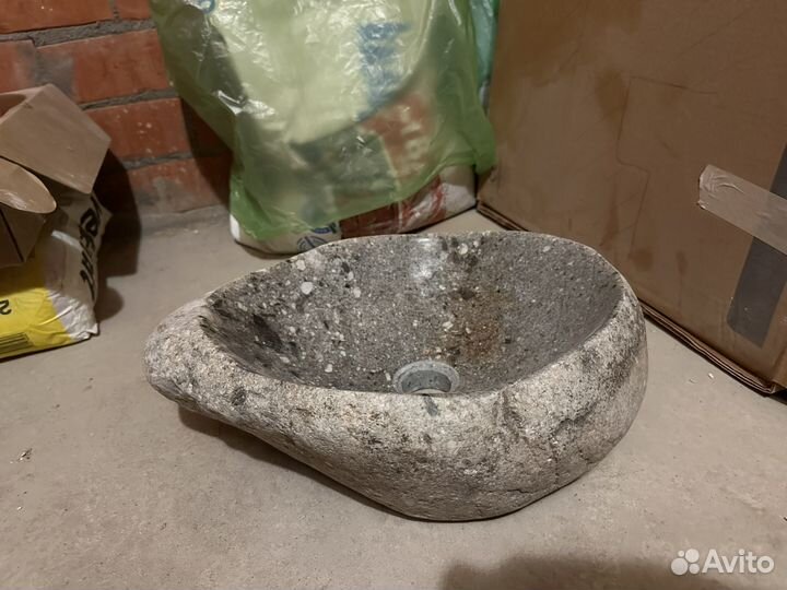 Каменная раковина для ванной