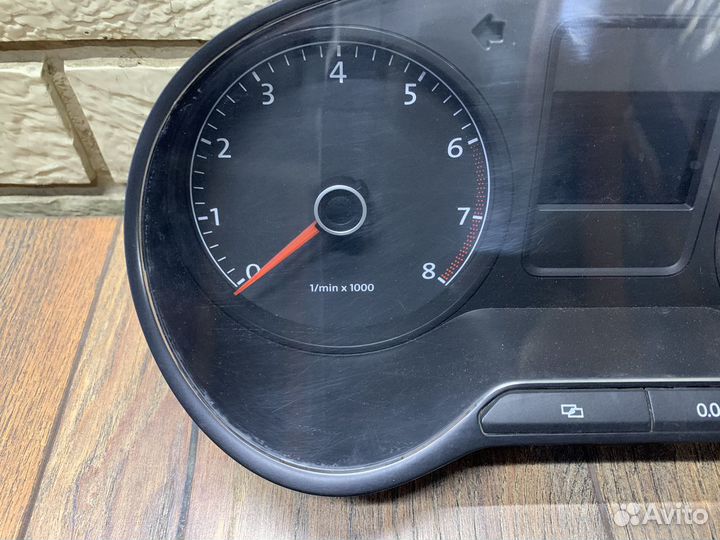 Volkswagen Polo Sedan Панель приборов