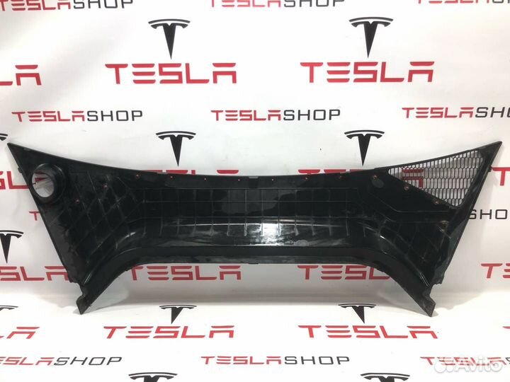 Подкапотный пластик бокса Tesla Model S