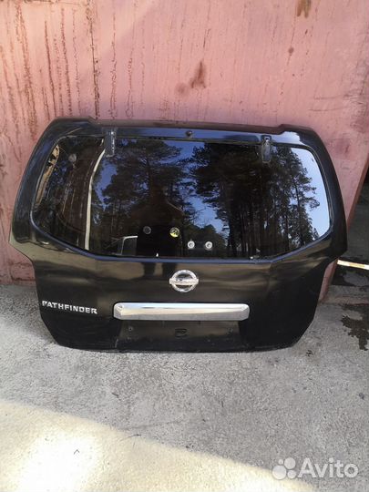 Задняя дверь Nissan Pathfinder