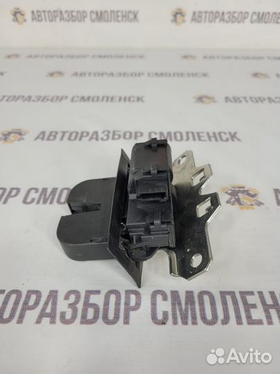 Замок багажника задний Opel Insignia 1