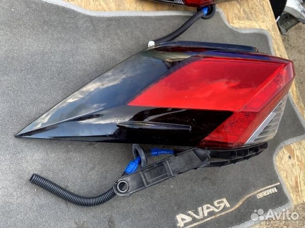 Toyota RAV-4 XA50 фонарь задний левый в крыло