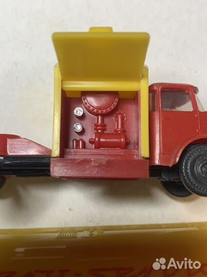 Модель авто 1:87 Мерседес бензовоз гдр пластик