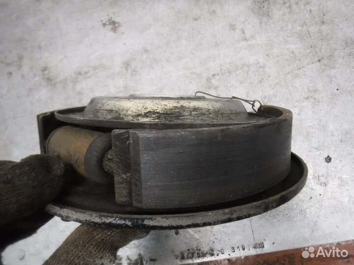 Щит опорный задний правый Лада Калина 2 11186 2014