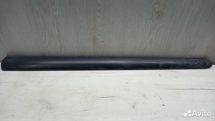 Молдинг передней правой двери Renault Megane 1