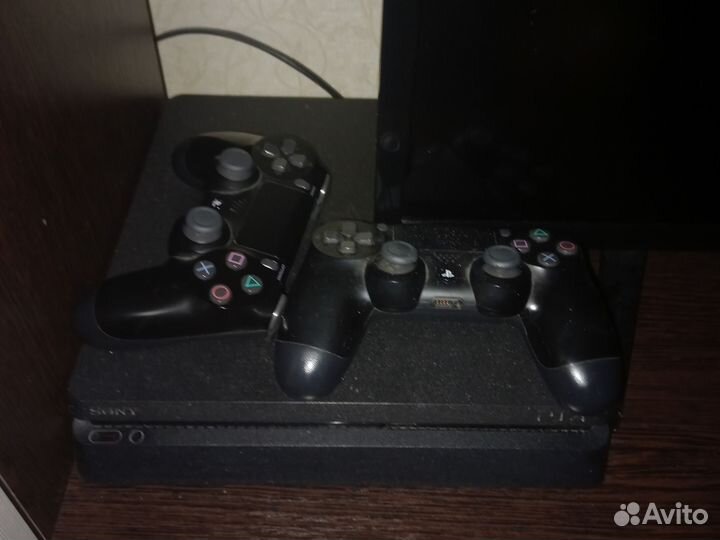 Sony playstation 4 (2 геймпада) +10 дисков