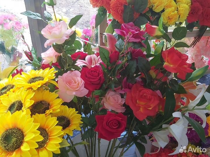 Искусственные цветы, модульные коврики, лианы