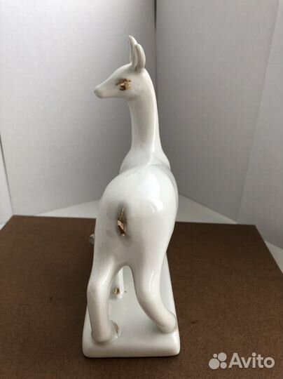 Фарфоровая статуэтка «Олениха с олененком» СССР