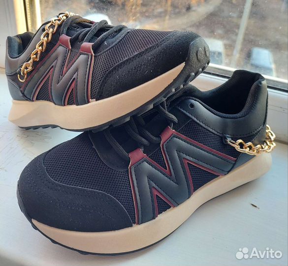 Кроссовки.39.40